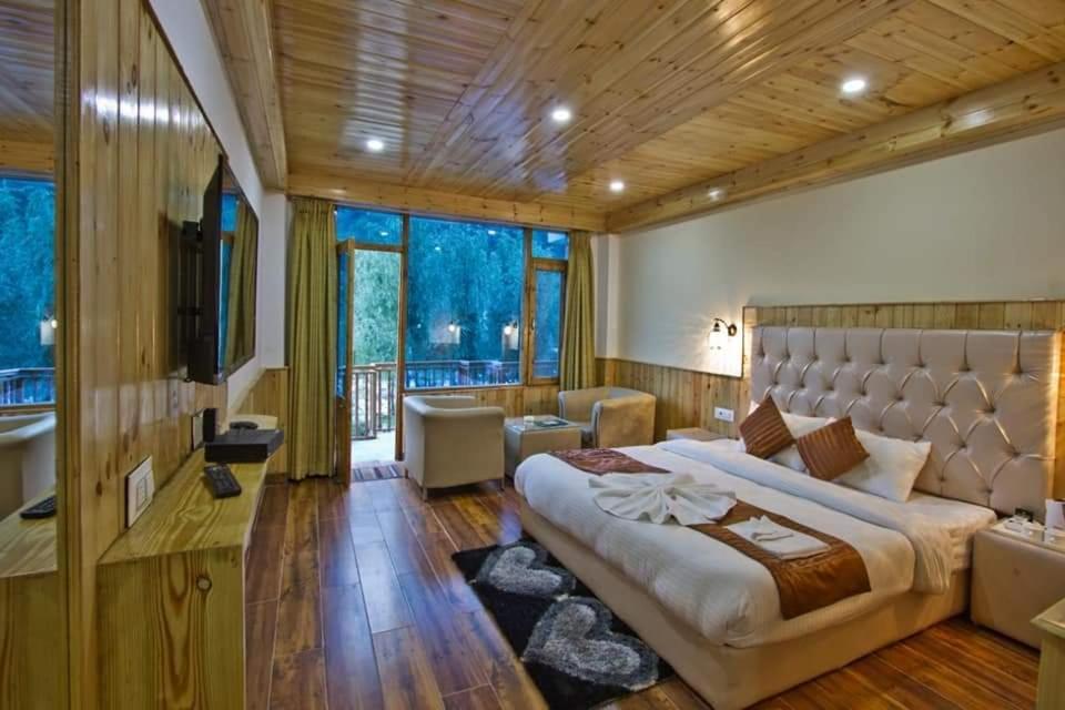 Himalayan Hill Queen Resort, Manali M98160-43400 Exterior photo