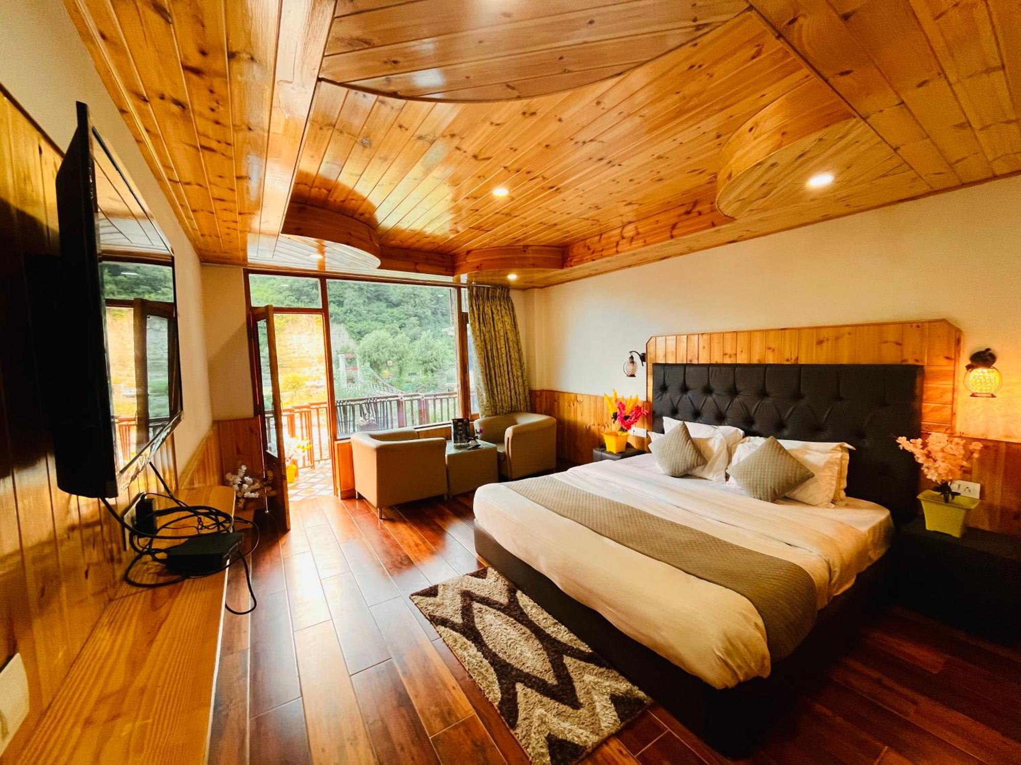 Himalayan Hill Queen Resort, Manali M98160-43400 Exterior photo