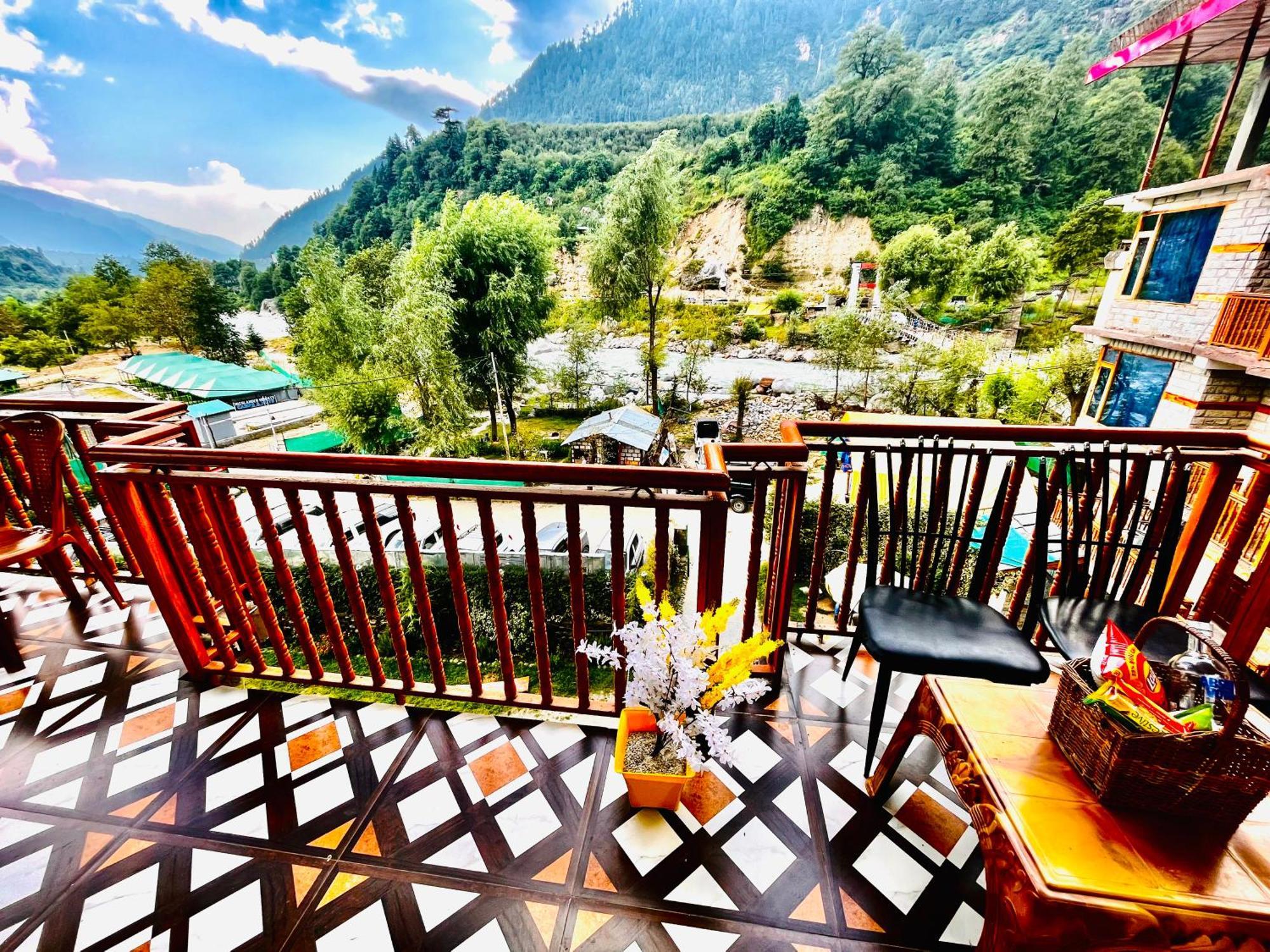 Himalayan Hill Queen Resort, Manali M98160-43400 Exterior photo