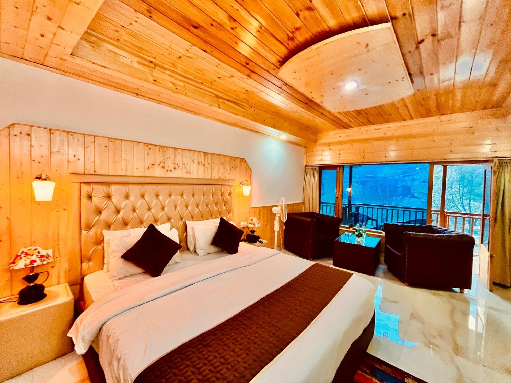 Himalayan Hill Queen Resort, Manali M98160-43400 Exterior photo