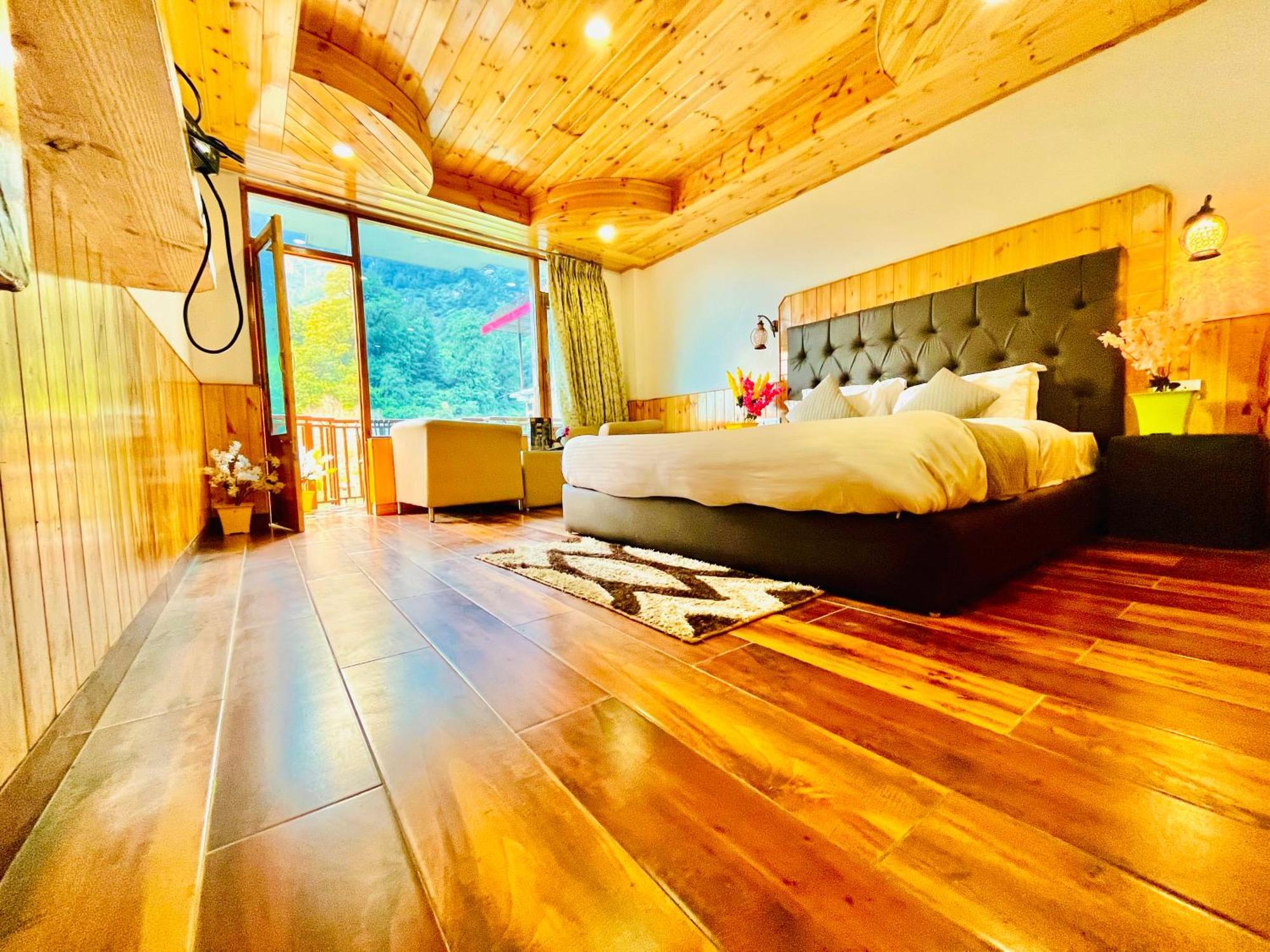 Himalayan Hill Queen Resort, Manali M98160-43400 Exterior photo