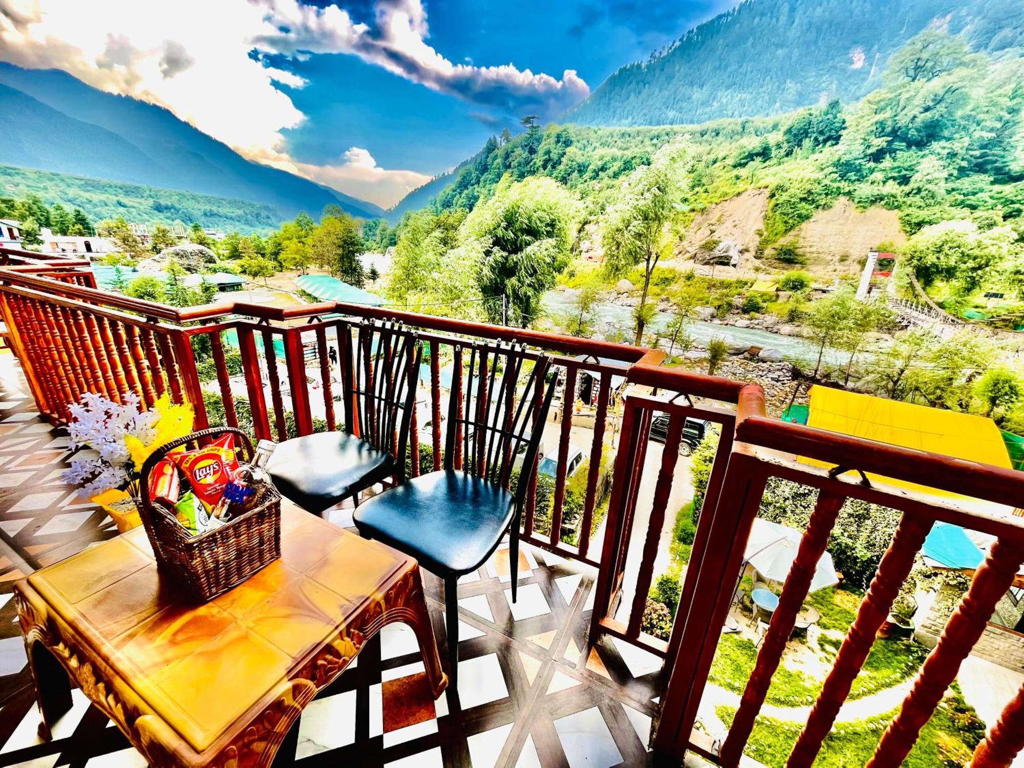 Himalayan Hill Queen Resort, Manali M98160-43400 Exterior photo