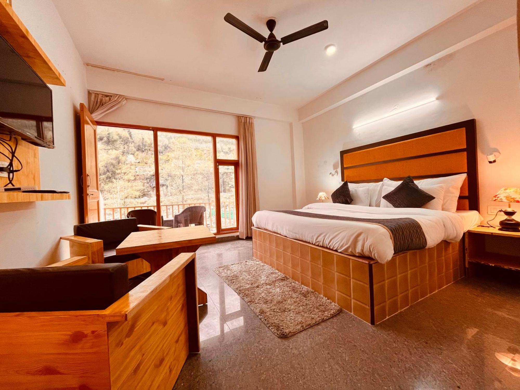 Himalayan Hill Queen Resort, Manali M98160-43400 Exterior photo