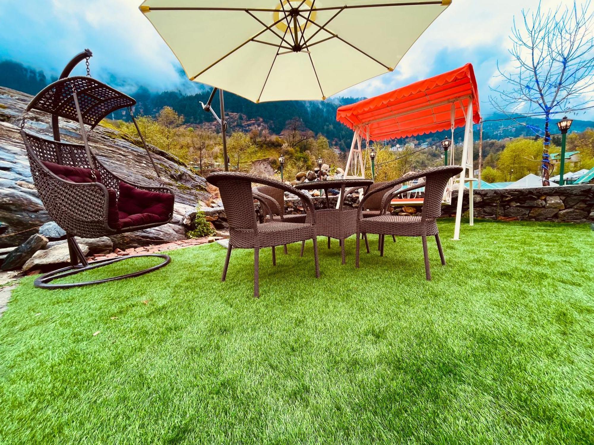 Himalayan Hill Queen Resort, Manali M98160-43400 Exterior photo